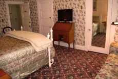 Отель Alexander Hamilton House Bed and Breakfast Croton-on-Hudson в городе Кротон-он-Гудзон, США