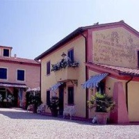 Отель Fattoria Santa Lucia le Tagliate в городе Понтедера, Италия