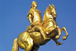 Конная статуя «Золотой всадник»