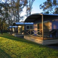 Отель BIG4 Deniliquin Paringa Holiday Park Cabins в городе Дениликин, Австралия