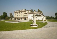 Отель Villa Necchi alla Portalupa в городе Гамболо, Италия