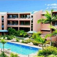 Отель Placid Waters Holiday Apartments Bribie Island в городе Бонгари, Австралия