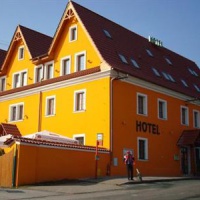 Отель Hotel Vyzlovka в городе Шкворец, Чехия