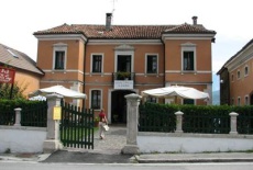 Отель B&B Villa al Lago в городе Фарра-д'Альпаго, Италия