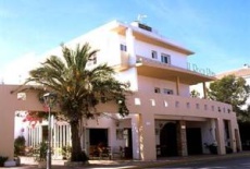 Отель Hostal Roca Plana в городе Пухолс, Испания