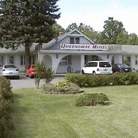 Отель Queensway Motel в городе Симко, Канада