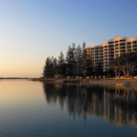 Отель Worldmark Golden Beach Resort в городе Пеликан Вотарс, Австралия