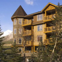 Отель Falcon Crest Lodge в городе Канмор, Канада