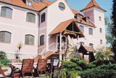 Отель Csikos Lovasudvar в городе Печей, Венгрия