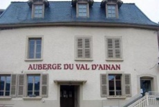 Отель Auberge du Val d'Ainan в городе Вуарон, Франция