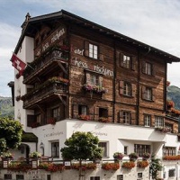 Отель Romantik Hotel Chesa Grischuna в городе Клостерс, Швейцария