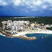 Отель  Superfun Beach Resort And Spa в городе Дискавери Бэй, Ямайка