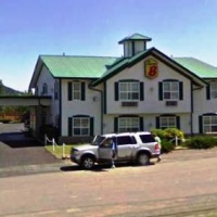 Отель Super 8 Motel - One Hundred Mile House в городе 100 Майл Хаус, Канада
