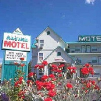 Отель Alpine Motel Kamloops в городе Камлупс, Канада