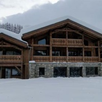 Отель Les Chalets d'Adelphine II в городе Ле Же, Франция