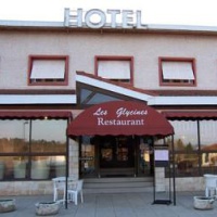Отель Les Glycines Vieille-Brioude в городе Вьей-Бриуд, Франция