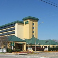 Отель La Quinta Inn & Suites Virginia Beach в городе Вирджиния-Бич, США