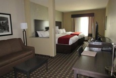 Отель Comfort Suites Uniontown в городе Oliver, США