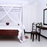 Отель Villa Dineha в городе Хикадуа, Шри-Ланка