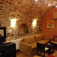Отель Mesta Medieval Castle Suites в городе Места, Греция