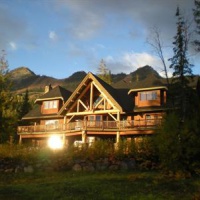 Отель Vagabond Lodge At Kicking Horse Mountain Resort Golden British Columbia в городе Голден, Канада