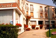 Отель Hotel de la Promenade Bains-les-Bains в городе Сен-Лу-сюр-Семуз, Франция