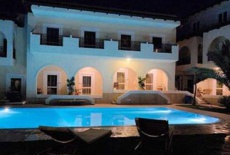 Отель Little Inn в городе Коккинос Пиргос, Греция