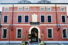 Отель Hotel Il Chiostro в городе Оппеано, Италия