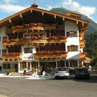 Отель Hotel Dornauhof в городе Финкенберг, Австрия