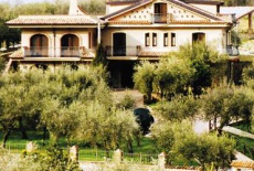 Отель La Ginestra Residence в городе Роккадаспиде, Италия