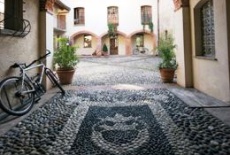 Отель Corte Langosco в городе Камери, Италия