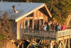 Отель Alaska Dancing Eagles Cabin Rental в городе Селдовия, США