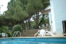 Отель Villa para 14 personas piscina y jardin в городе Бегес, Испания