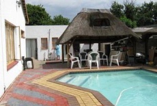 Отель Mohlongwafatshe Guest House в городе Феринихинг, Южная Африка