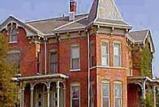 Отель Summers Riverview Mansion Bed And Breakfast в городе Метрополис, США