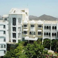 Отель Hilltop Hotel Palace в городе Удайпур, Индия