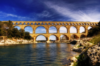 Древнеримский акведук Пон-дю-Гар
