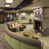 Отель Executive Suites Garibaldi Springs Resort в городе Сквамиш, Канада