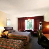 Отель Sandman Inn Blue River Hotel в городе Валемаунт, Канада