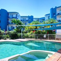 Отель Tranquil Shores Holiday Apartments в городе Калундра, Австралия