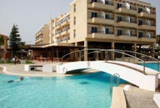 Отель Faros Holiday Village Hotel Larnaca в городе Ларнака, Кипр
