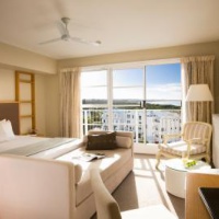 Отель Quality Suites Deep Blue в городе Уоррнамбул, Австралия