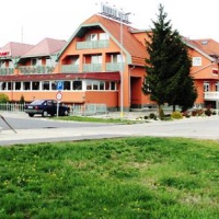 Отель Nimrod Hotel es Etterem в городе Мошонмадьяровар, Венгрия