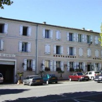 Отель La Boule d'Or Hotel Barbezieux-Saint-Hilaire в городе Барбезьё-Сент-Илер, Франция