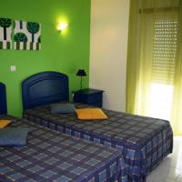 Отель Hotel Apartamentos Praia Azul Silveira в городе Торреш-Ведраш, Португалия
