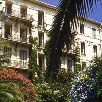 Отель Les Hauts de Greoux в городе Греу-Ле-Бэн, Франция