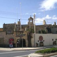 Отель St Joseph Home Hostel в городе Айнсилем, Мальта