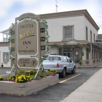Отель Motel Bel Eau в городе Монтбело, Канада