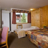 Отель Rocky Mountain Ski Lodge Canmore в городе Канмор, Канада