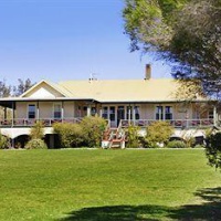 Отель Fraser Island Retreat Lakes Entrance в городе Игл Пойнт, Австралия